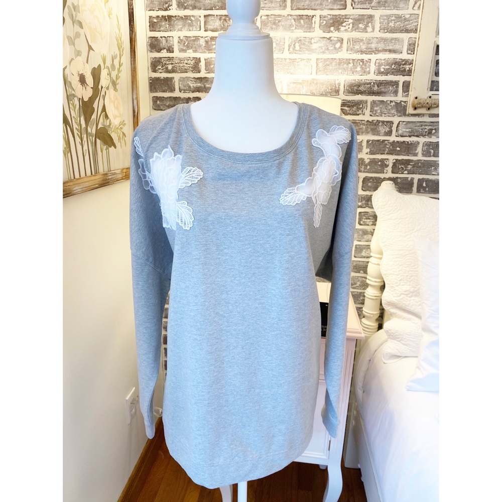 NWT {Crown & Ivy} Appliqué Sweatshirt